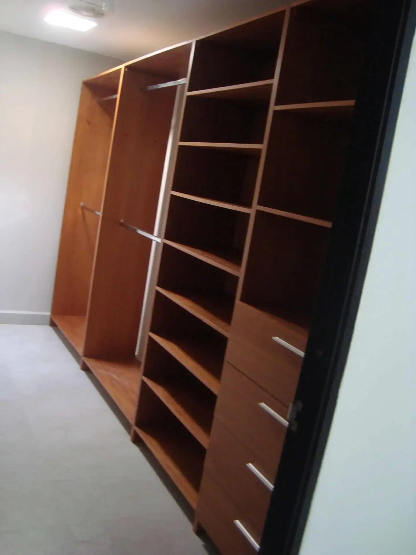 Custom wooden walk-in closet system - Echos Wood Design