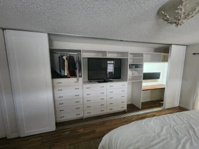 Walk-in Closet 44 sliding-door-storage